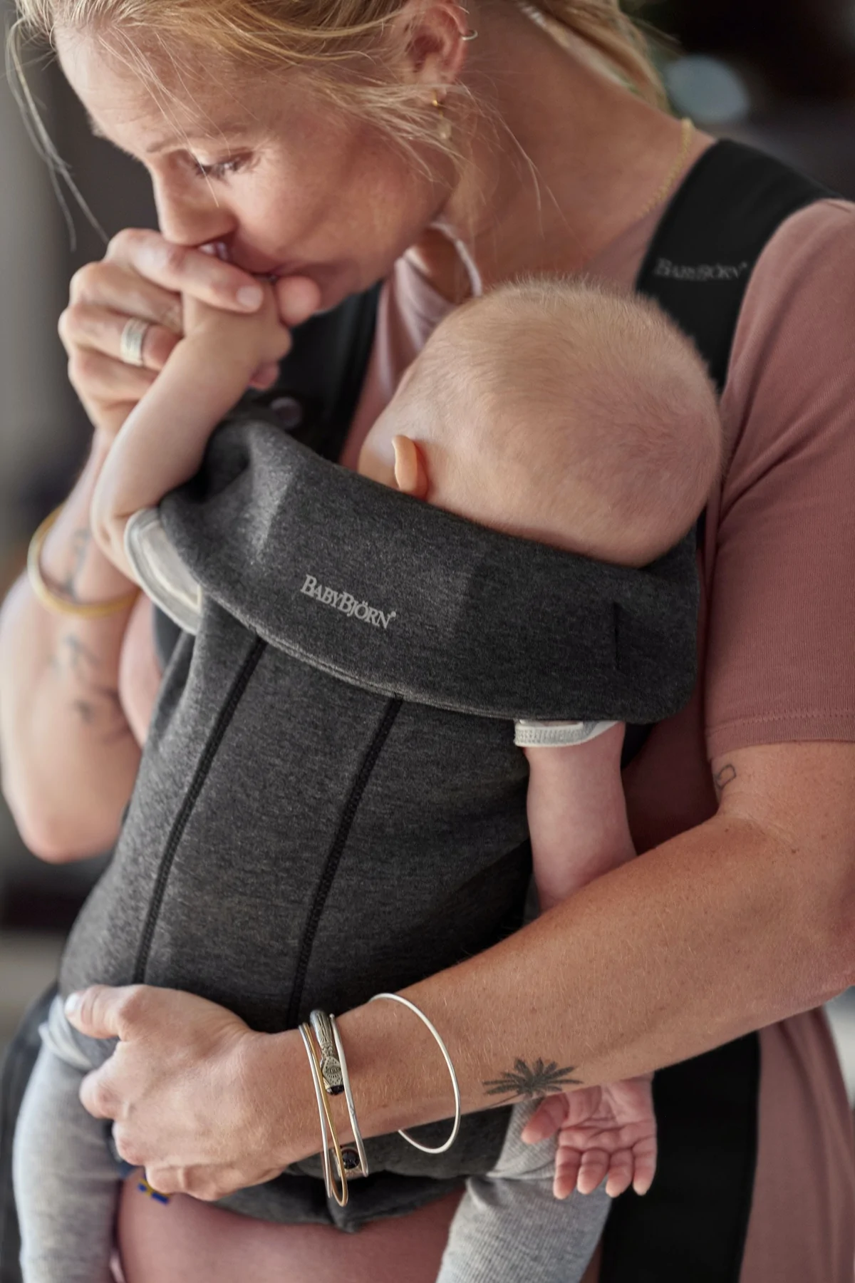 021076 baby carrier mini charcoal grey 3d jersey lifestyle 08 1 1800x1800